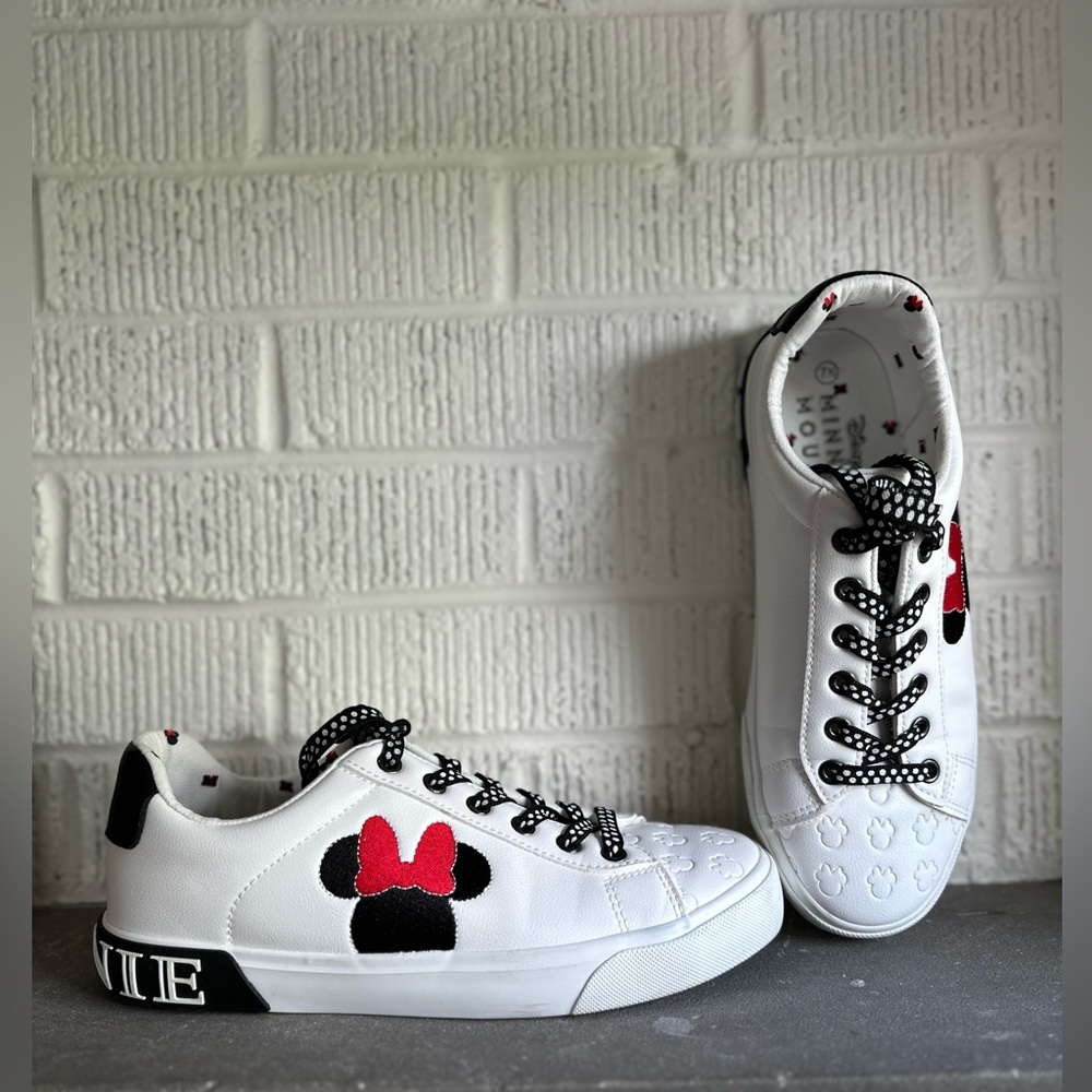 White adult minnie mouse tennis shoes.  Size 7.5. Used, like new